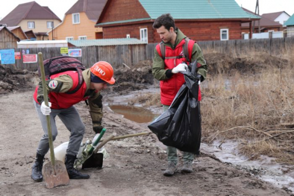  Более 20 тонн мусора убрано во время субботника в Хомутово 